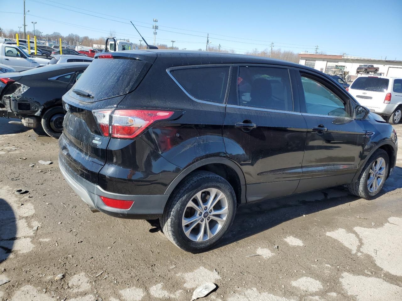 2017 FORD ESCAPE SE - Image 3