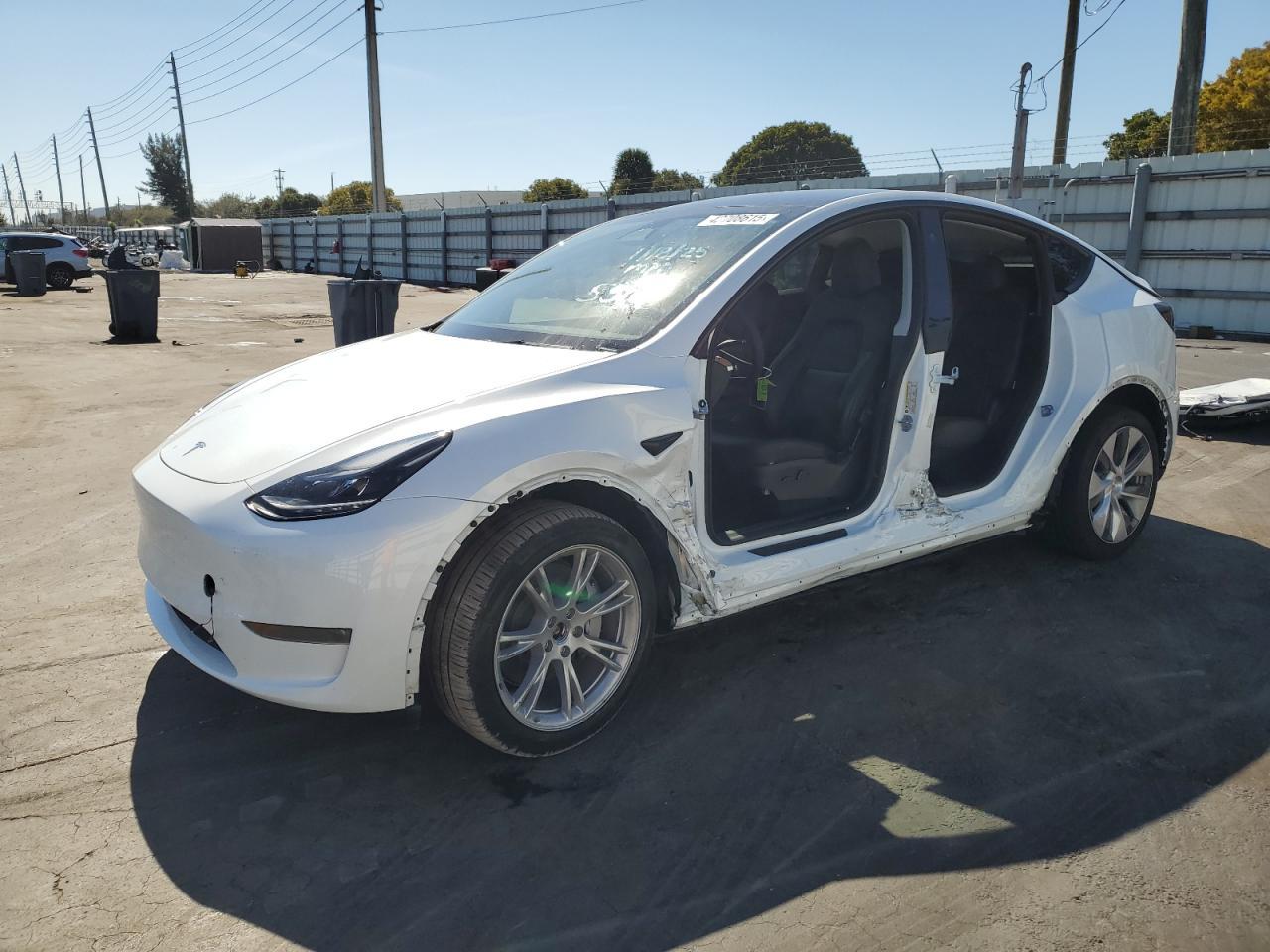 2024 TESLA MODEL Y