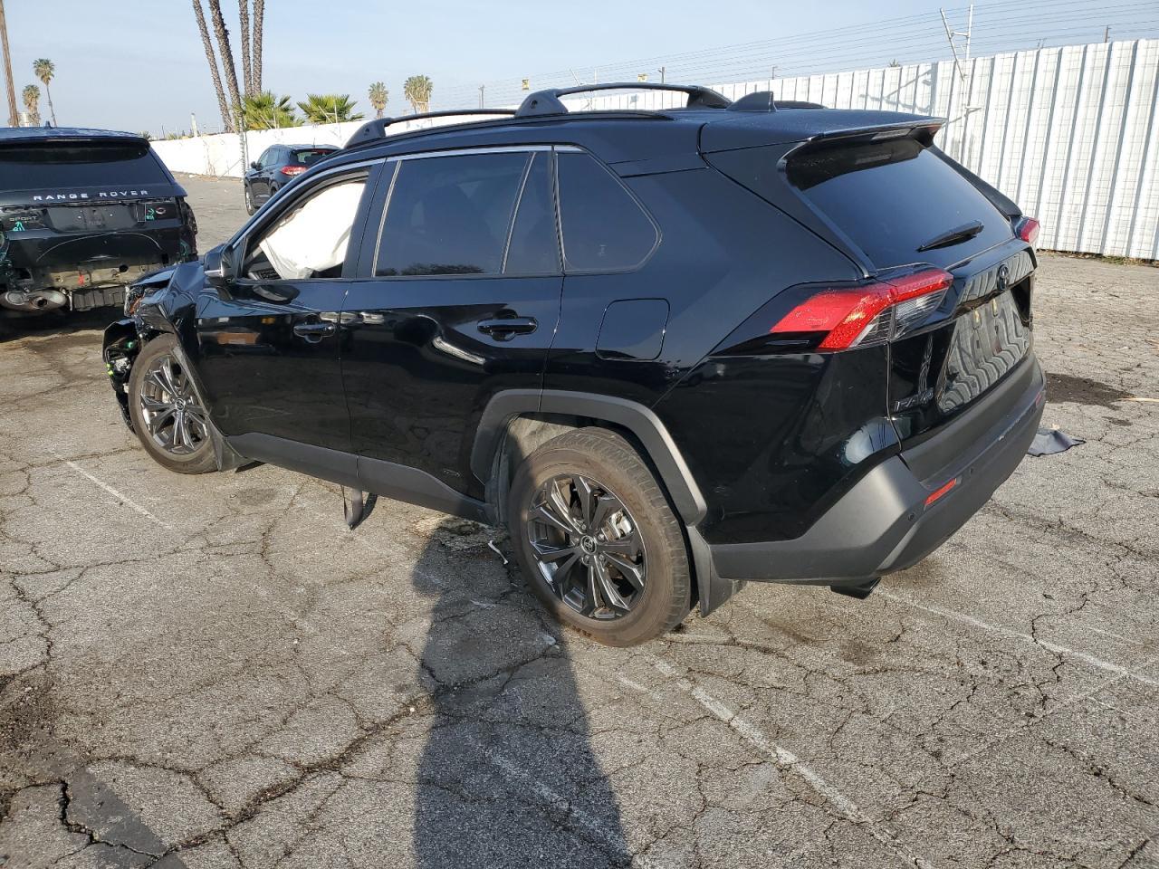 2024 TOYOTA RAV4 XLE P - Фото 2