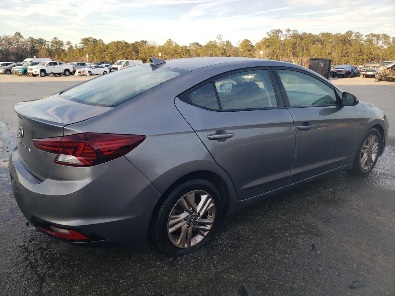 2019 HYUNDAI ELANTRA SE - Image 3