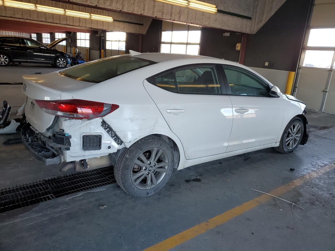2018 HYUNDAI ELANTRA SE - Фото 3
