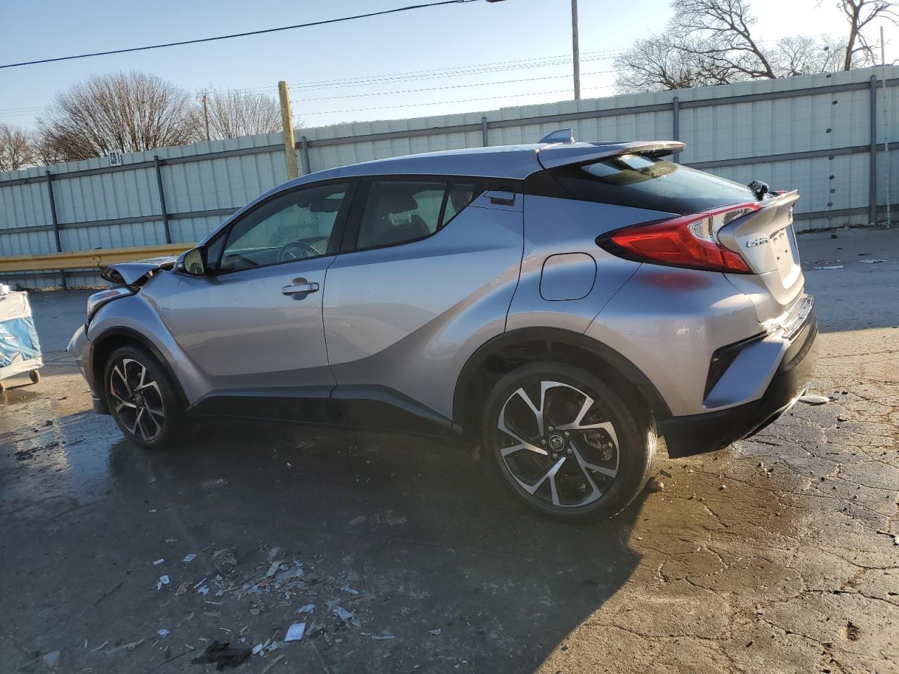 2019 TOYOTA C-HR XLE - Image 2