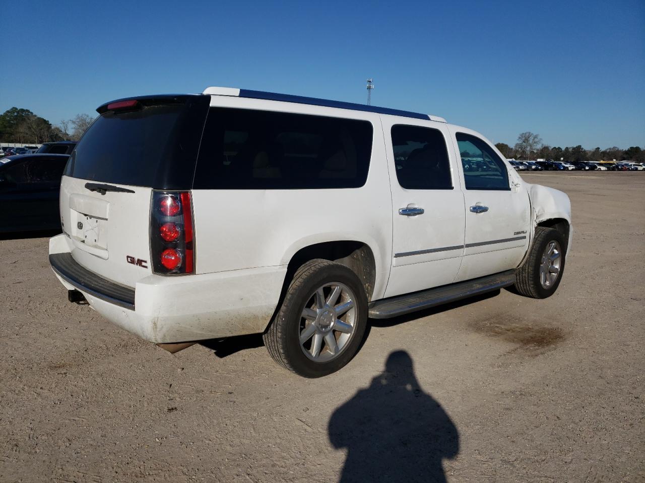 2012 GMC YUKON XL D - Image 3