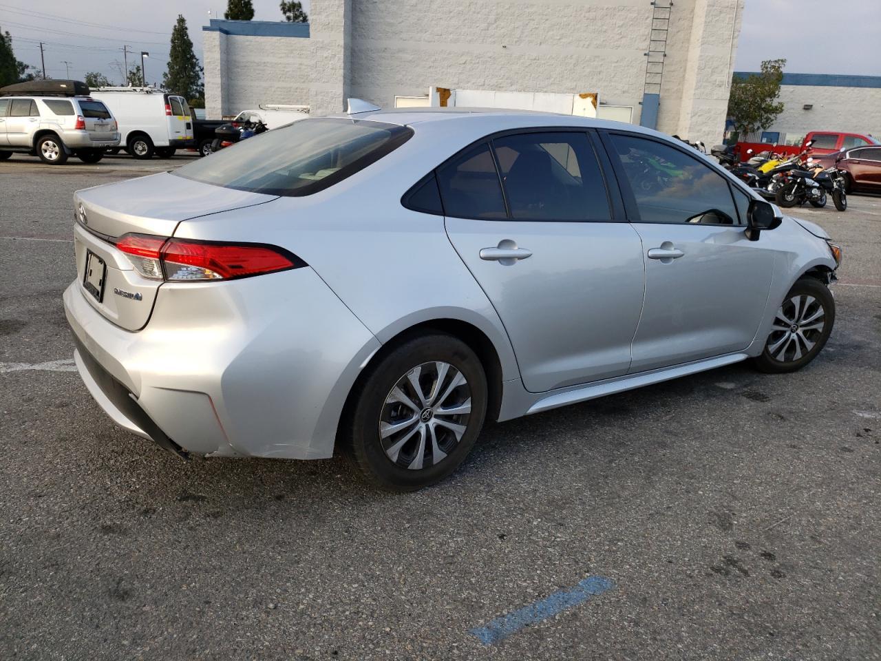 2022 TOYOTA COROLLA LE - Фото 3