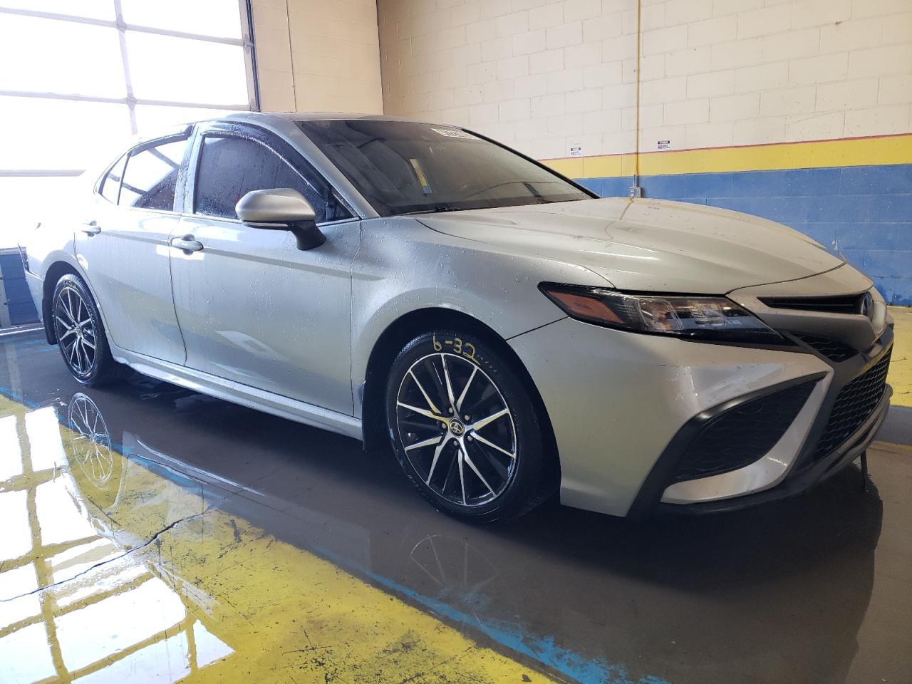 2021 TOYOTA CAMRY SE - Фото 4
