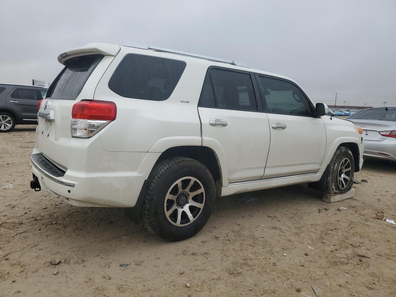 2011 TOYOTA 4RUNNER SR - Image 3