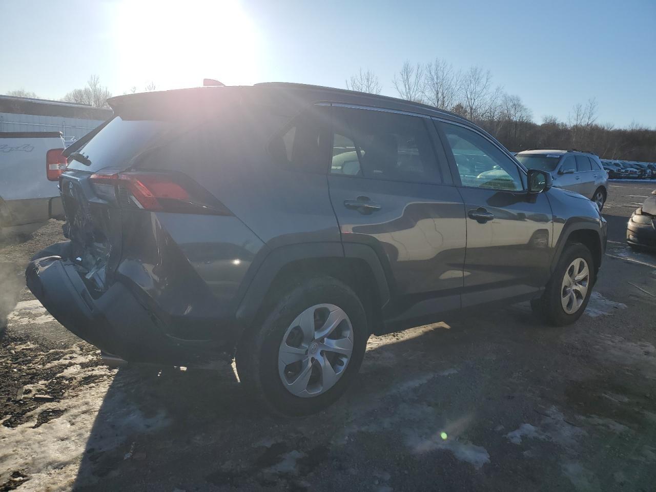 2021 TOYOTA RAV4 LE - Фото 3