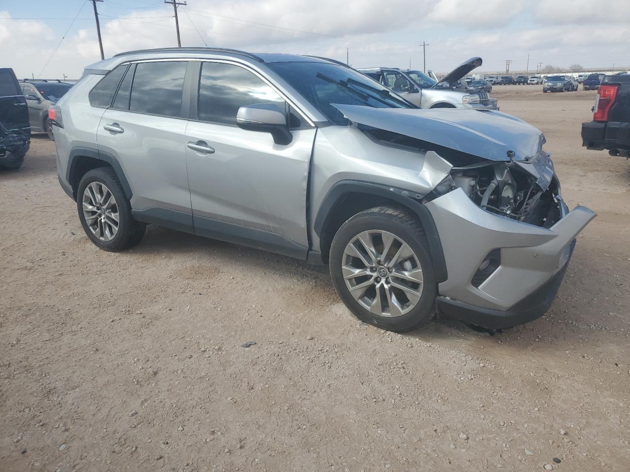 2019 TOYOTA RAV4 XLE P - Фото 4