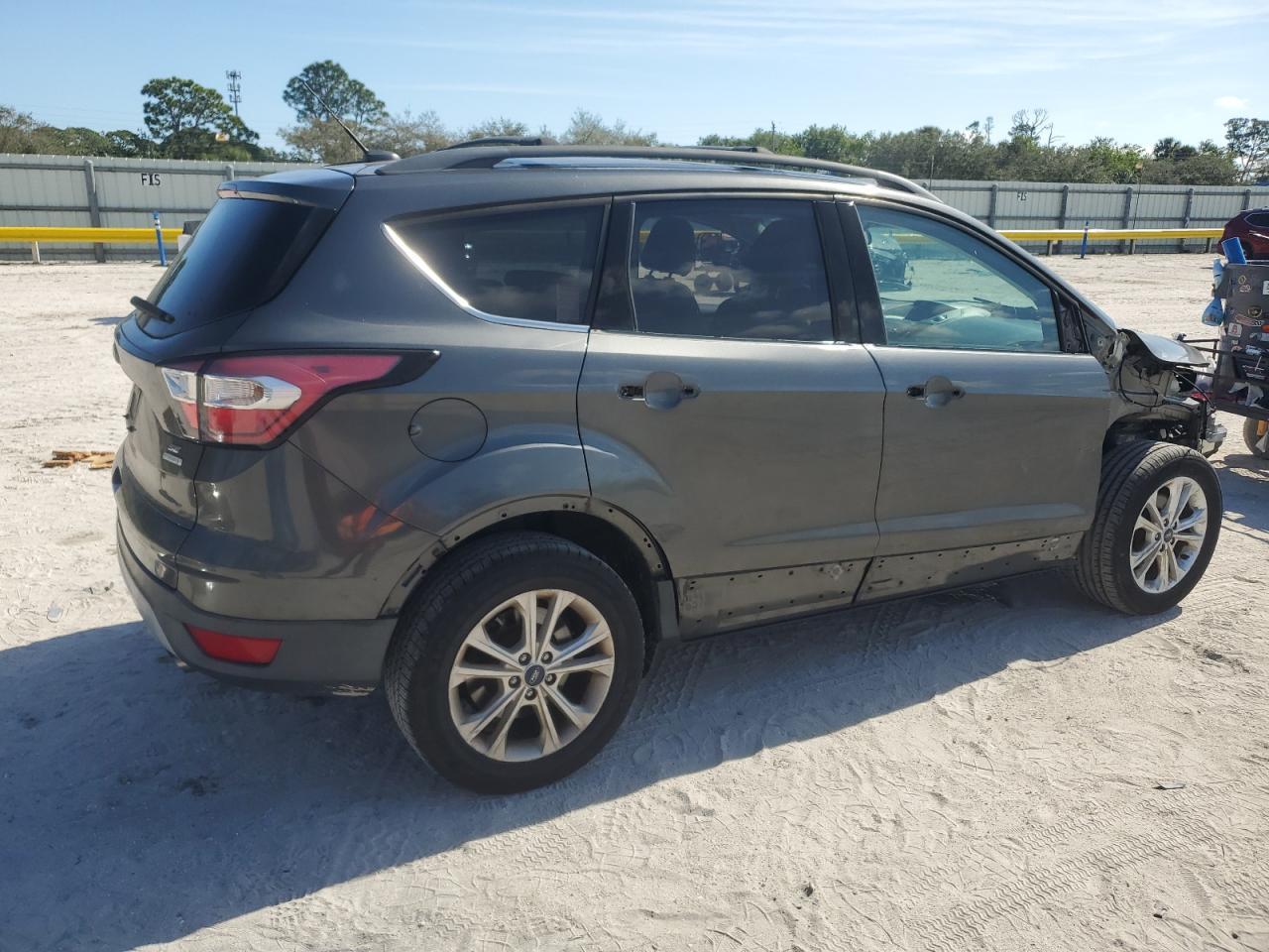 2017 FORD ESCAPE SE - Фото 3