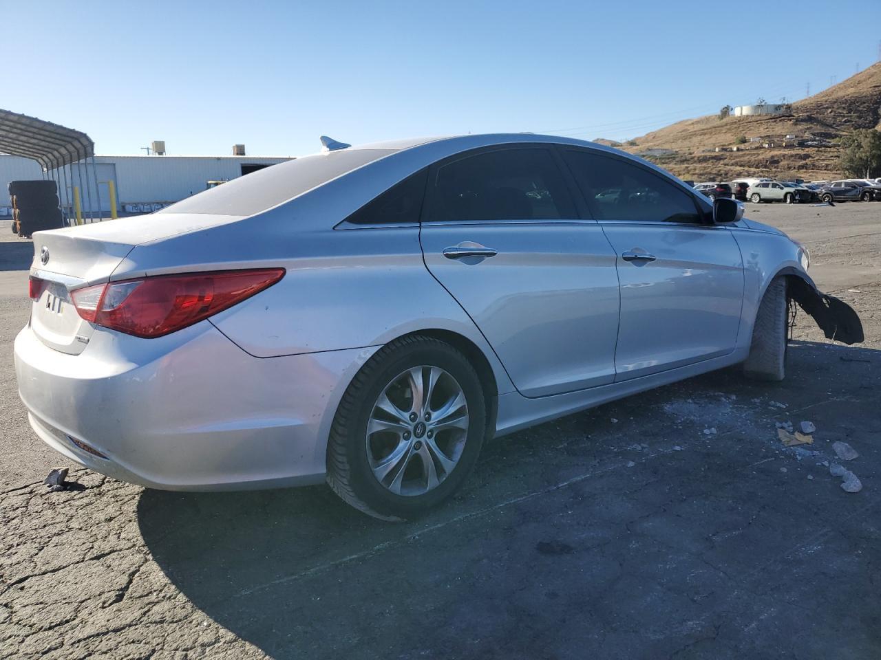 2011 HYUNDAI SONATA SE - Image 3