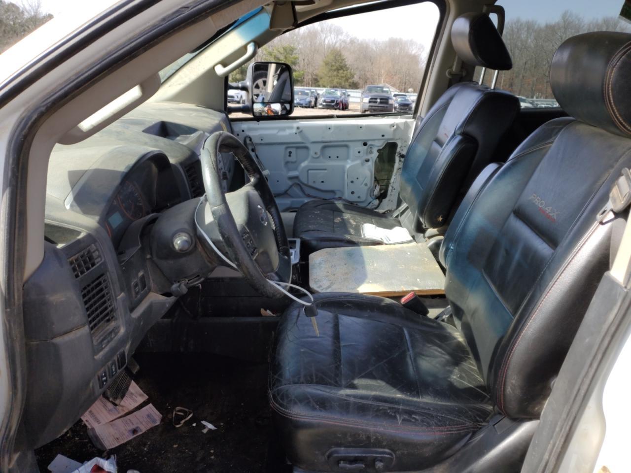 2012 NISSAN TITAN S - Фото 7