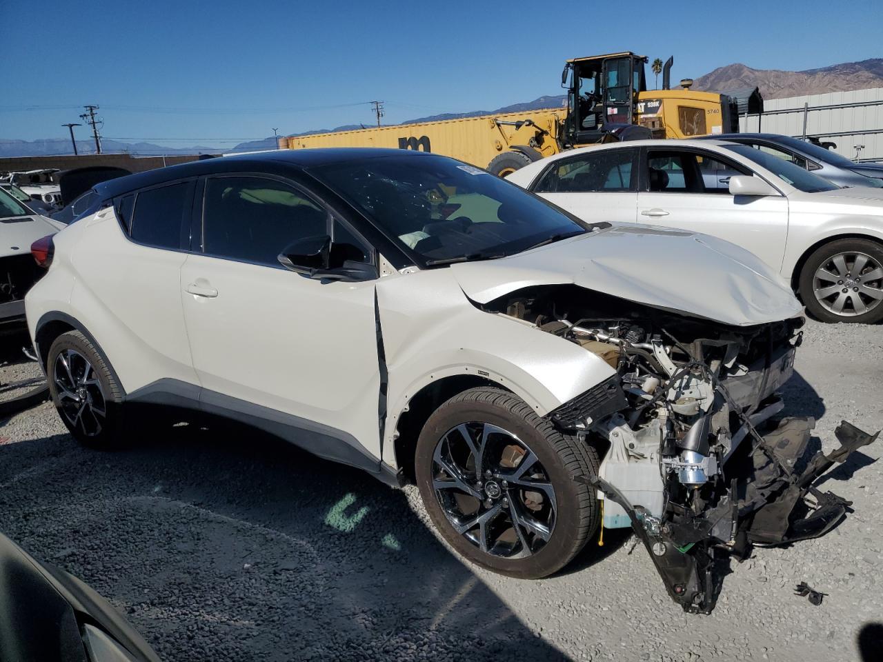 2019 TOYOTA C-HR XLE - Фото 4