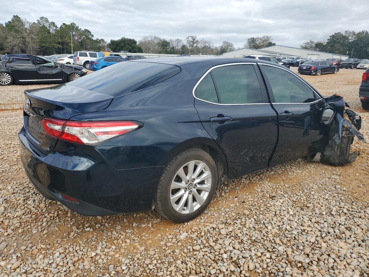 2018 TOYOTA CAMRY L - Фото 3