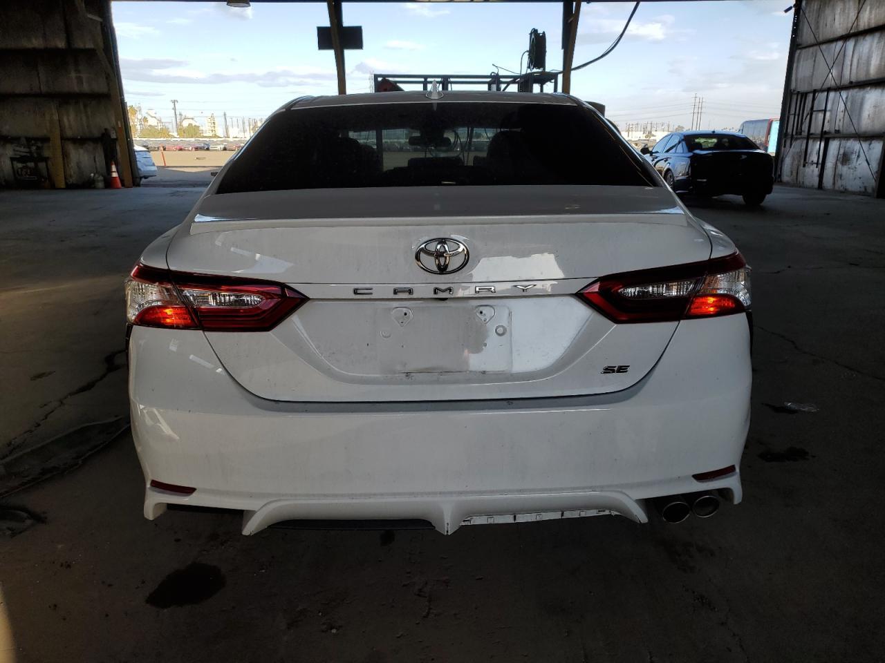 2020 TOYOTA CAMRY SE - Image 6