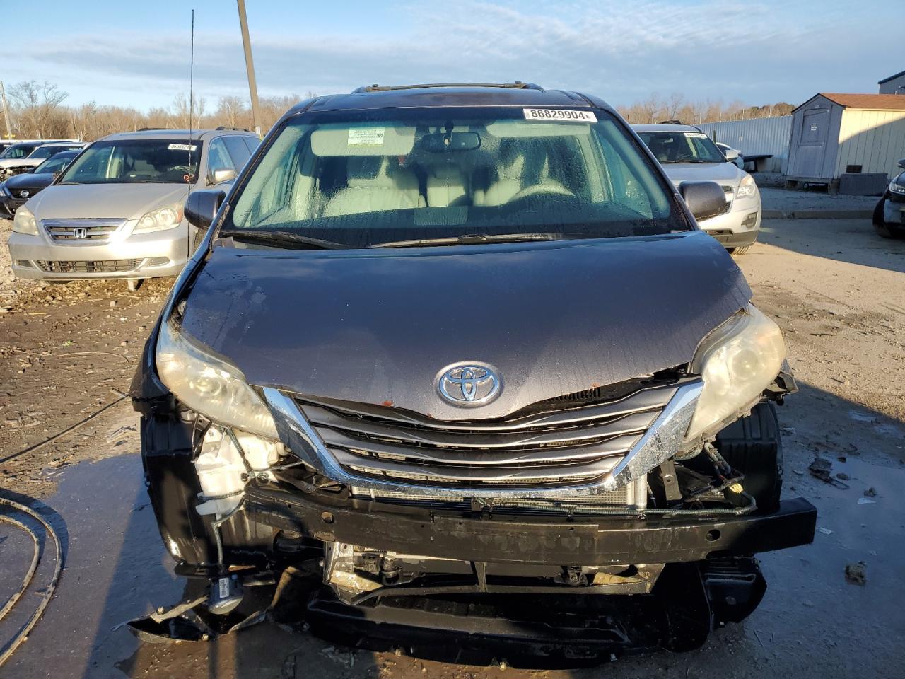 2011 TOYOTA SIENNA XLE - Фото 5