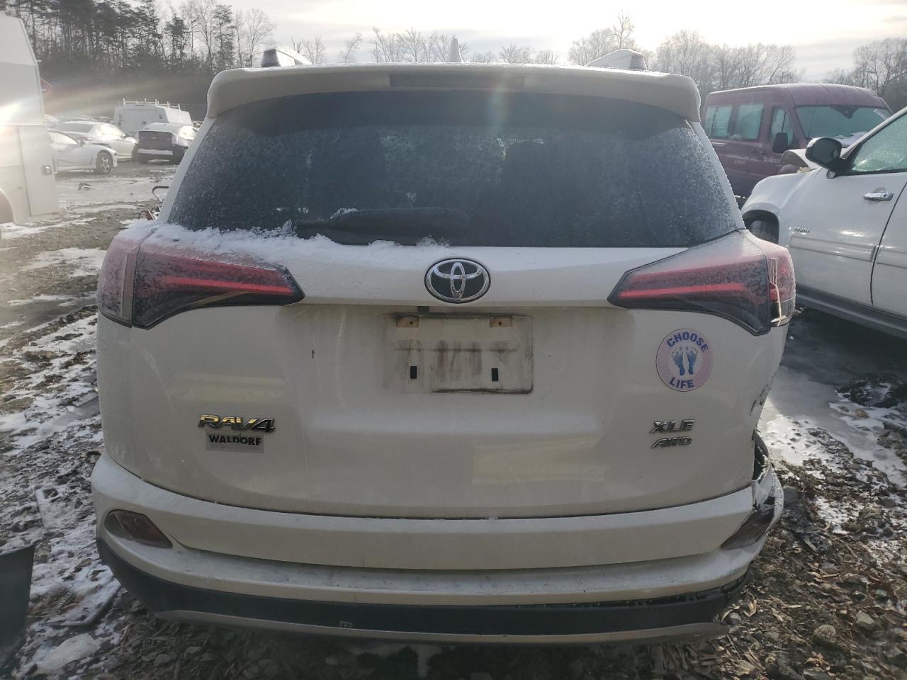 2017 TOYOTA RAV4 XLE - Image 6