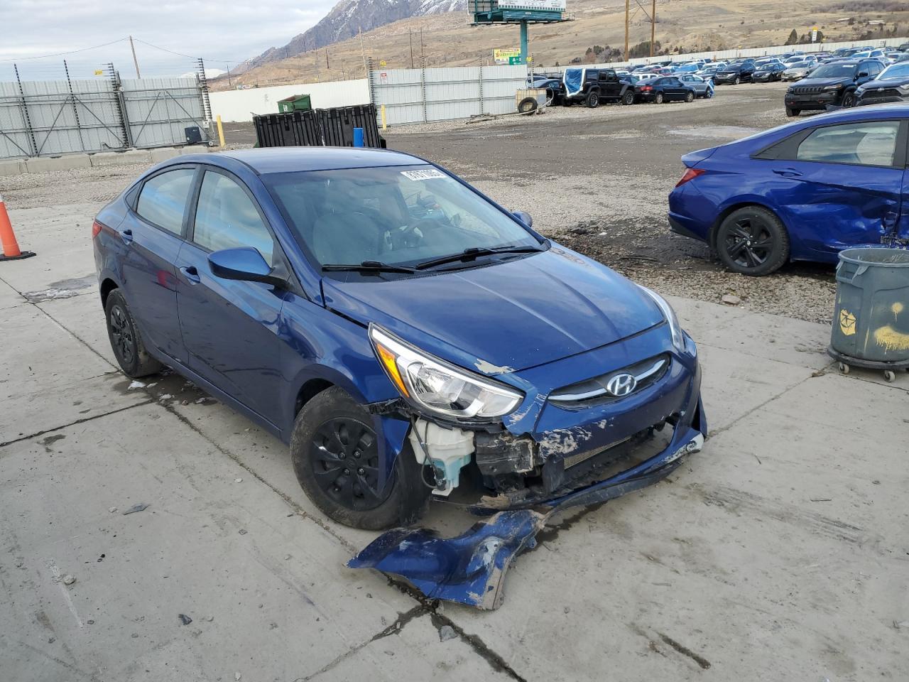 2017 HYUNDAI ACCENT SE - Image 4