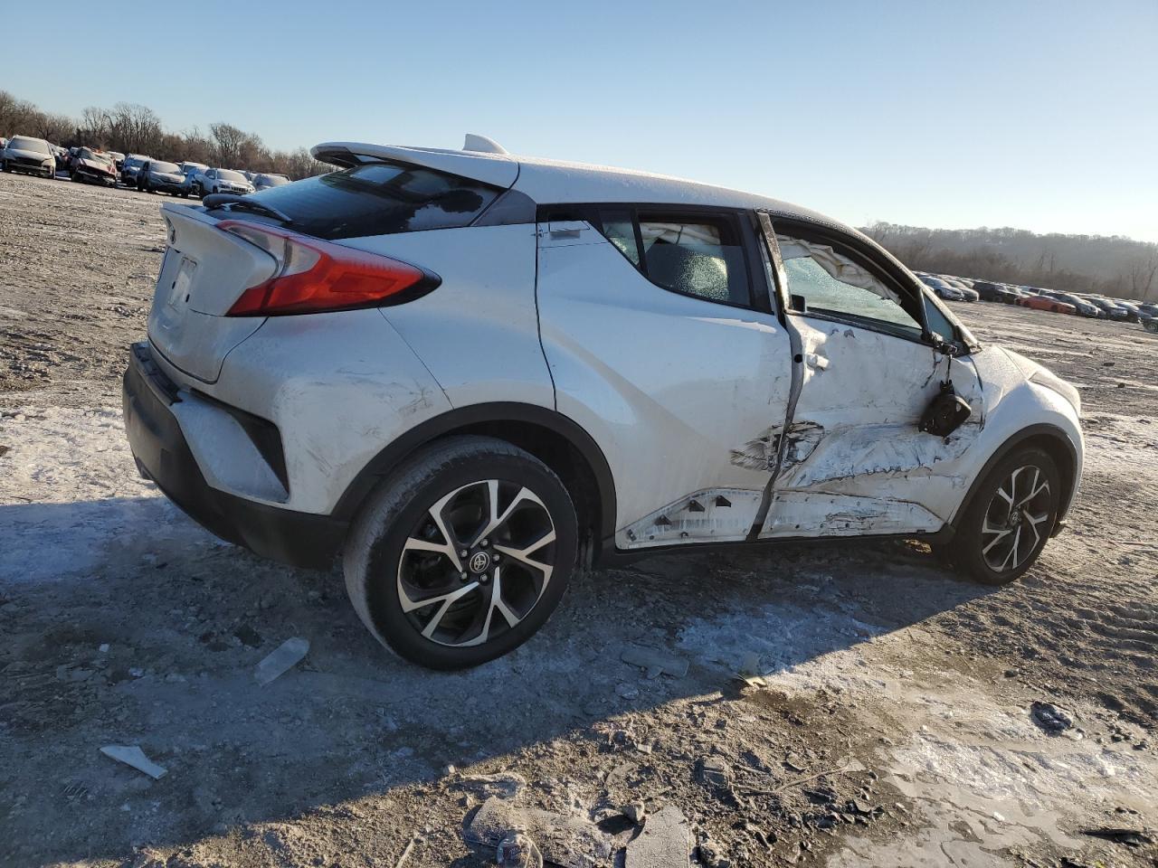 2022 TOYOTA C-HR XLE - Image 3