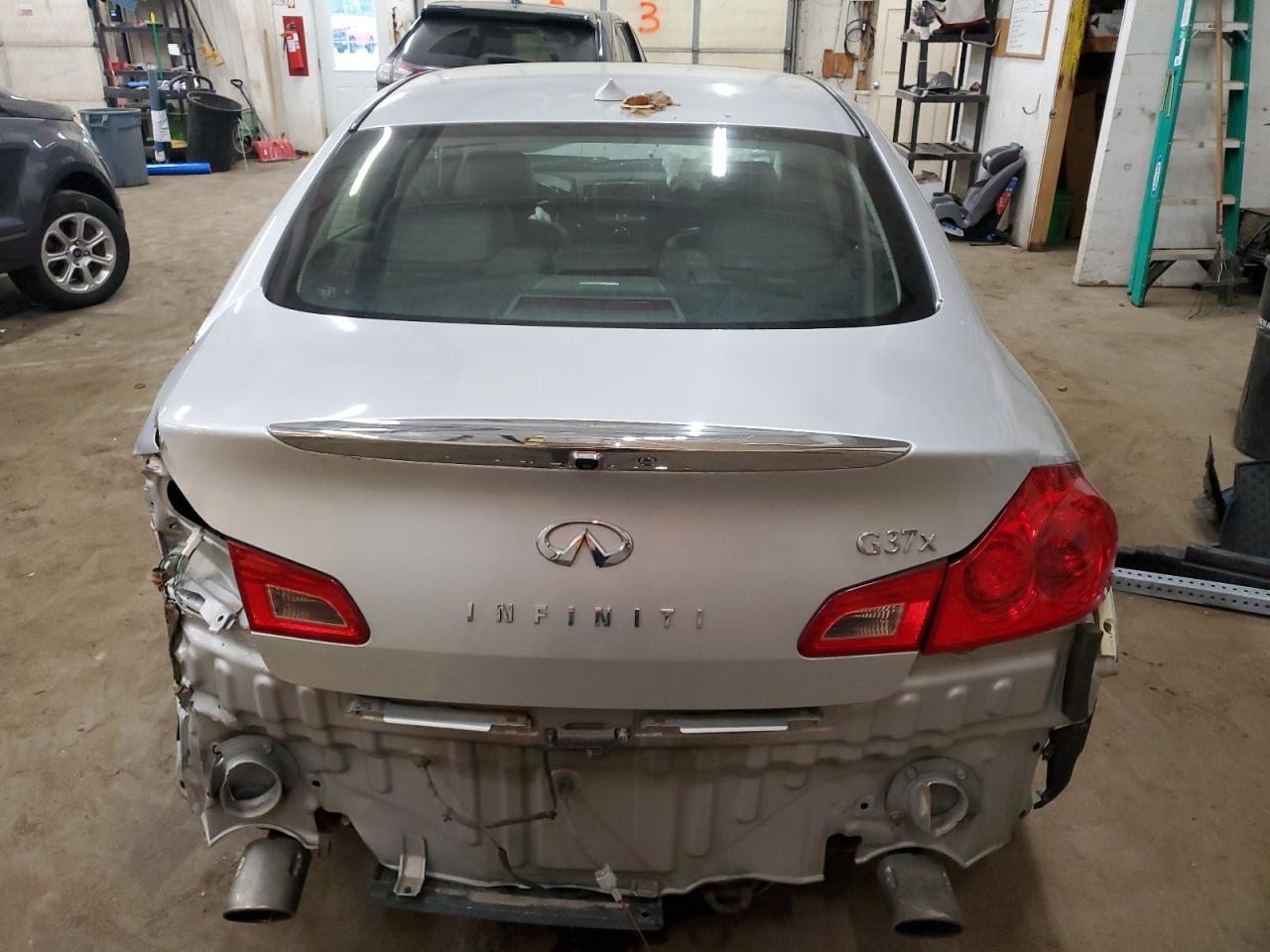 2011 INFINITI G37 - Фото 6