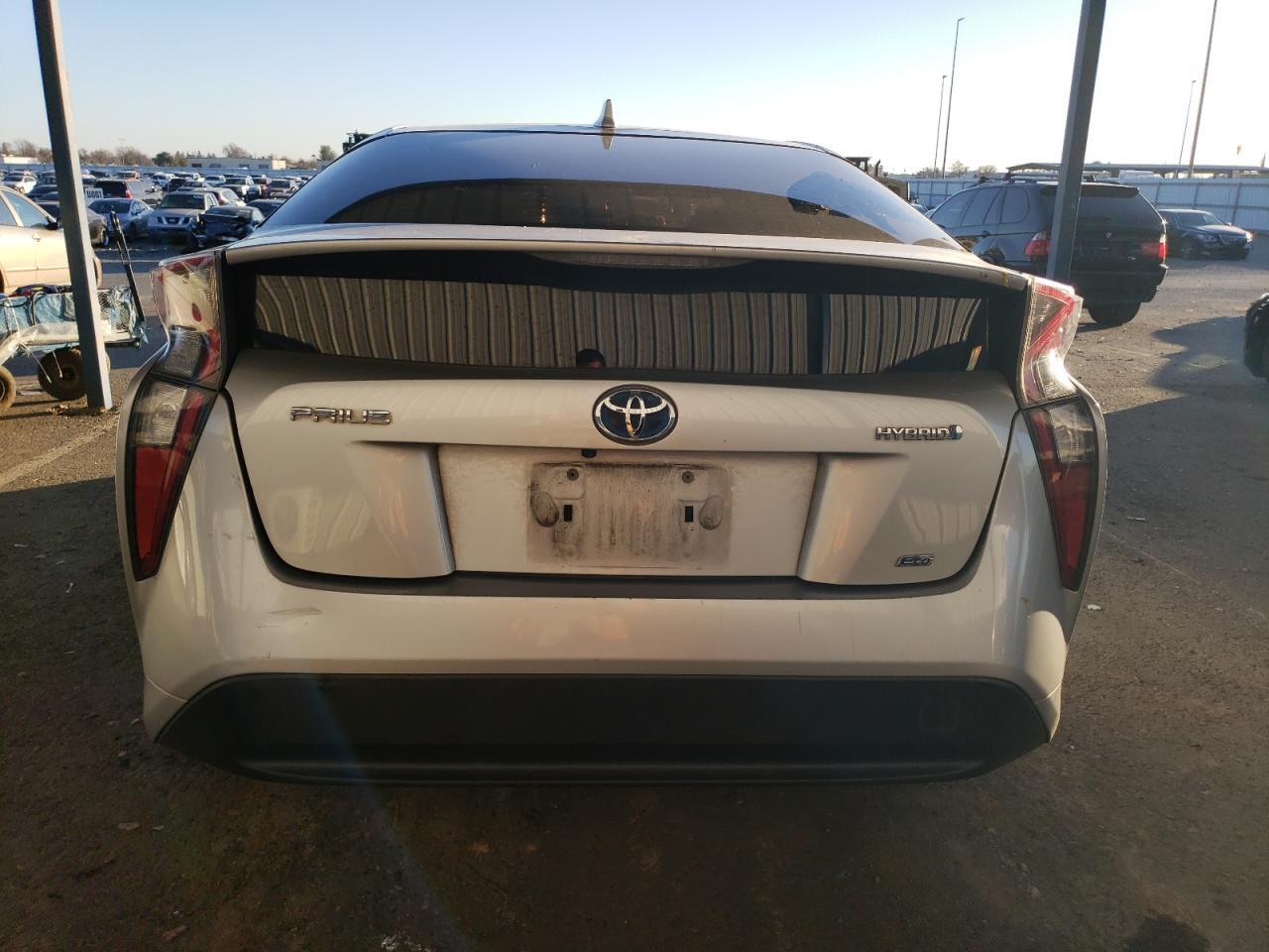 2016 TOYOTA PRIUS - Фото 6