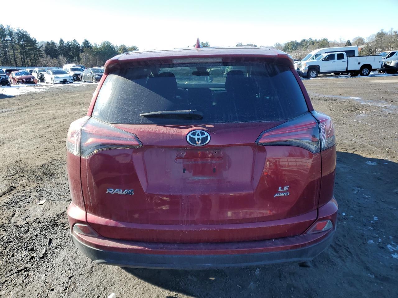 2018 TOYOTA RAV4 LE - Фото 6