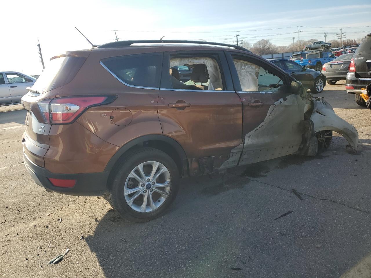 2017 FORD ESCAPE SE - Фото 3