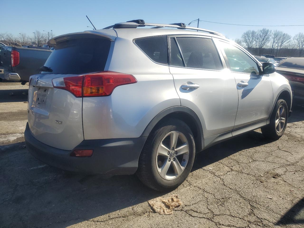 2015 TOYOTA RAV4 XLE - Фото 3