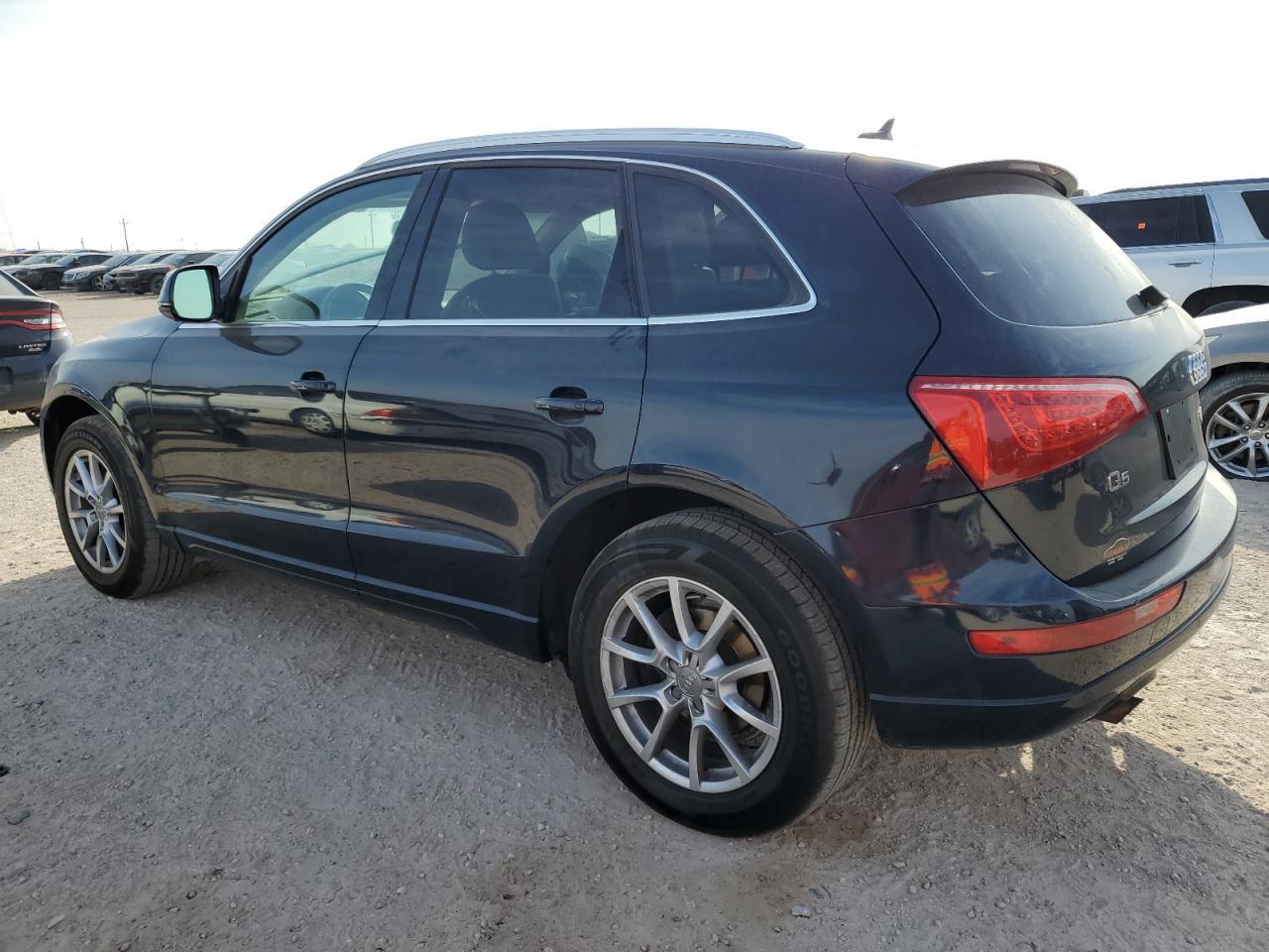 2011 AUDI Q5 PREMIUM - Image 2