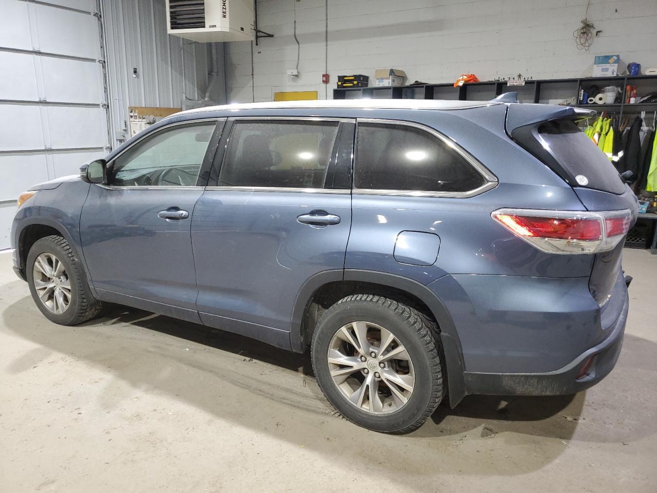 2015 TOYOTA HIGHLANDER - Image 2