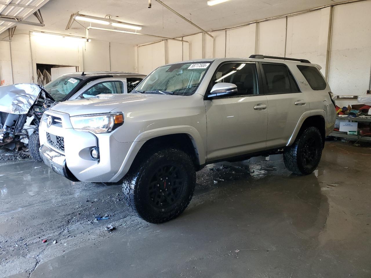 2022 TOYOTA 4RUNNER SR