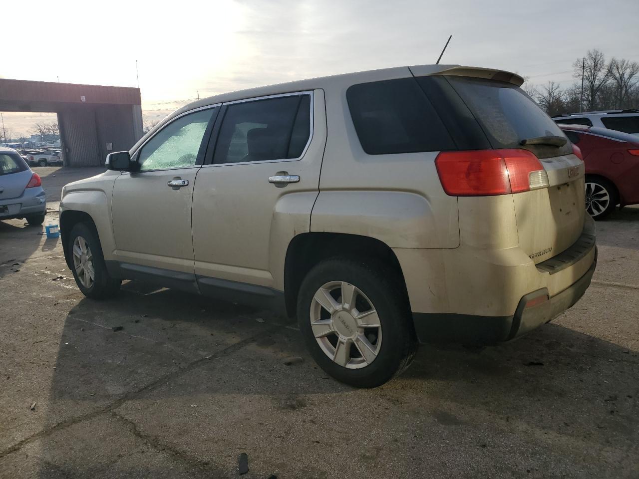 2013 GMC TERRAIN SL - Image 2