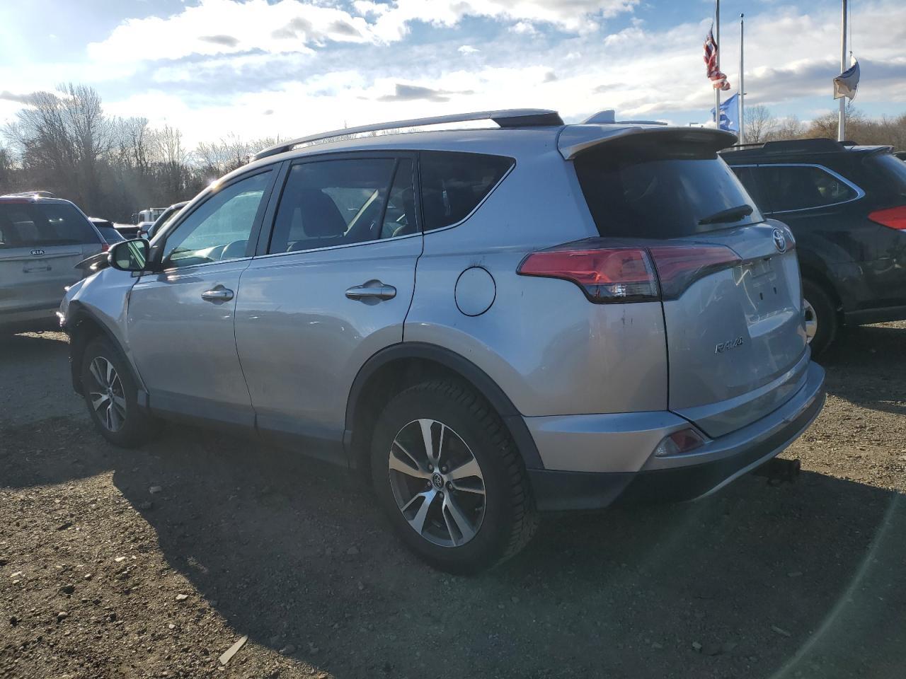 2017 TOYOTA RAV4 XLE - Фото 2