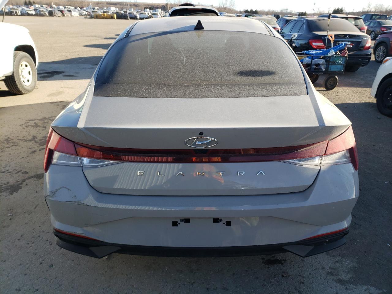 2022 HYUNDAI ELANTRA SE - Image 6