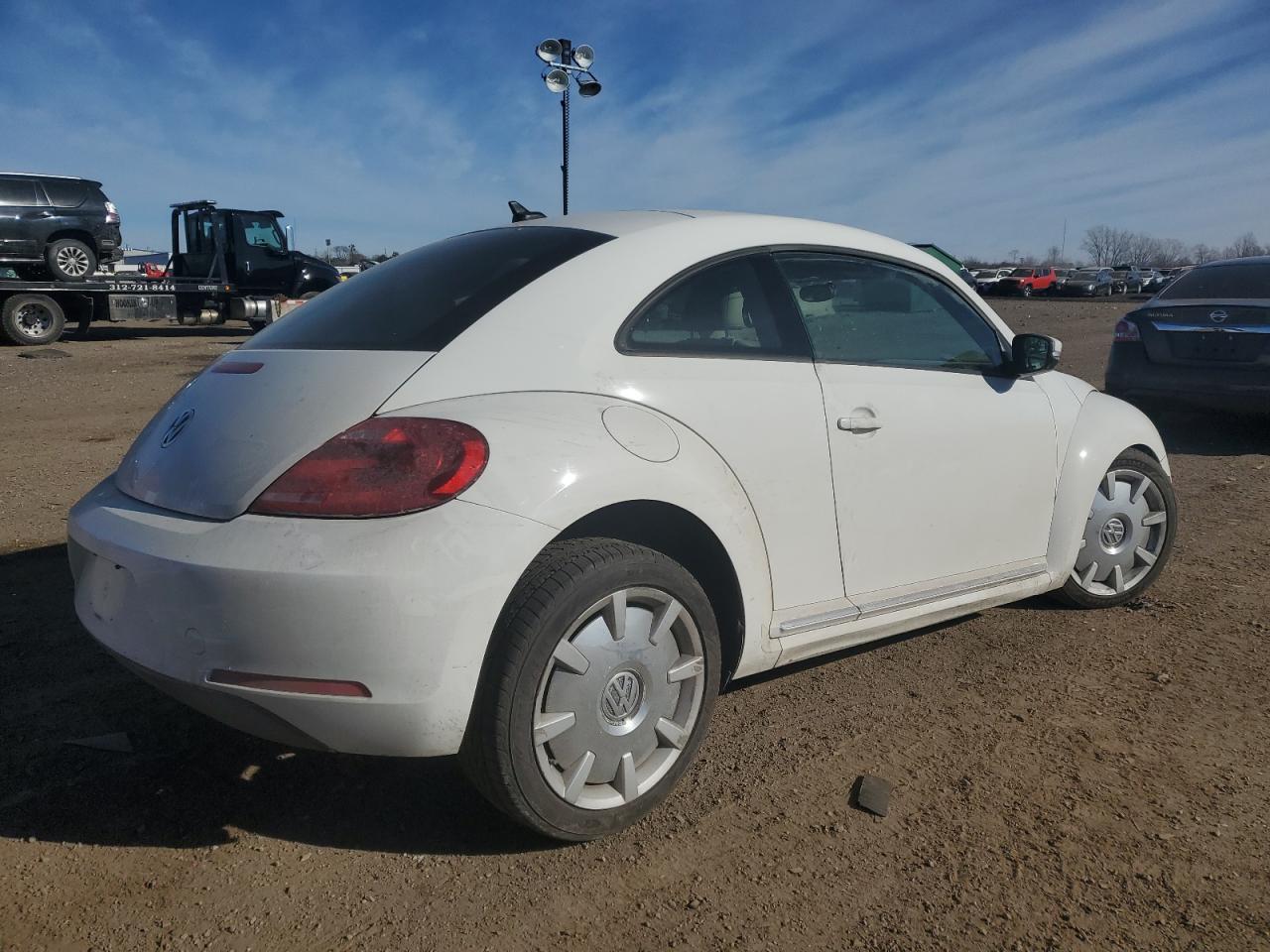 2012 VOLKSWAGEN BEETLE - Фото 3