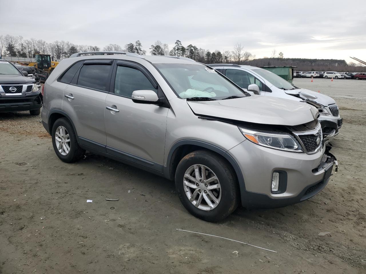 2015 KIA SORENTO LX - Image 4