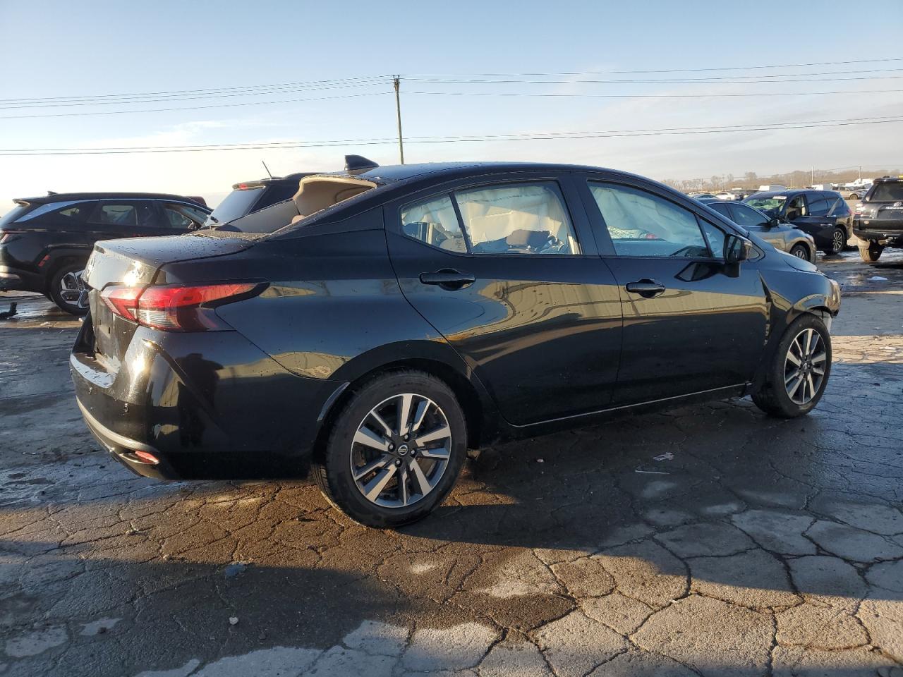 2021 NISSAN VERSA SV - Фото 3