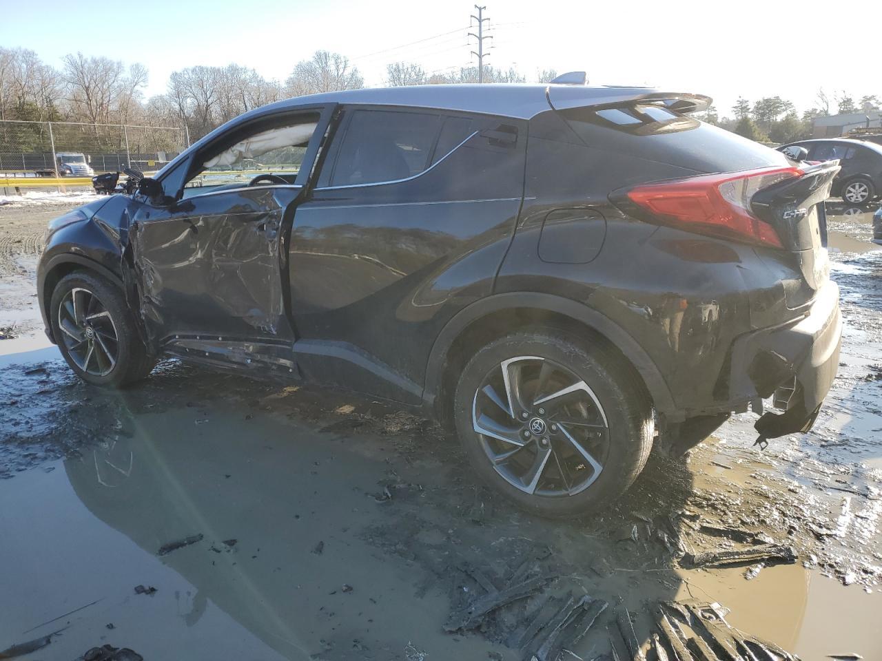 2021 TOYOTA C-HR XLE - Image 2