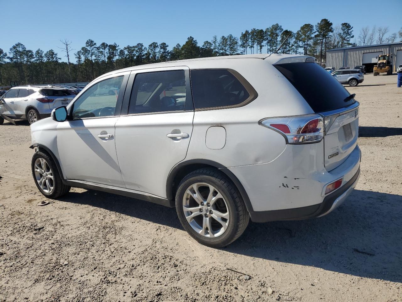 2015 MITSUBISHI OUTLANDER - Фото 2
