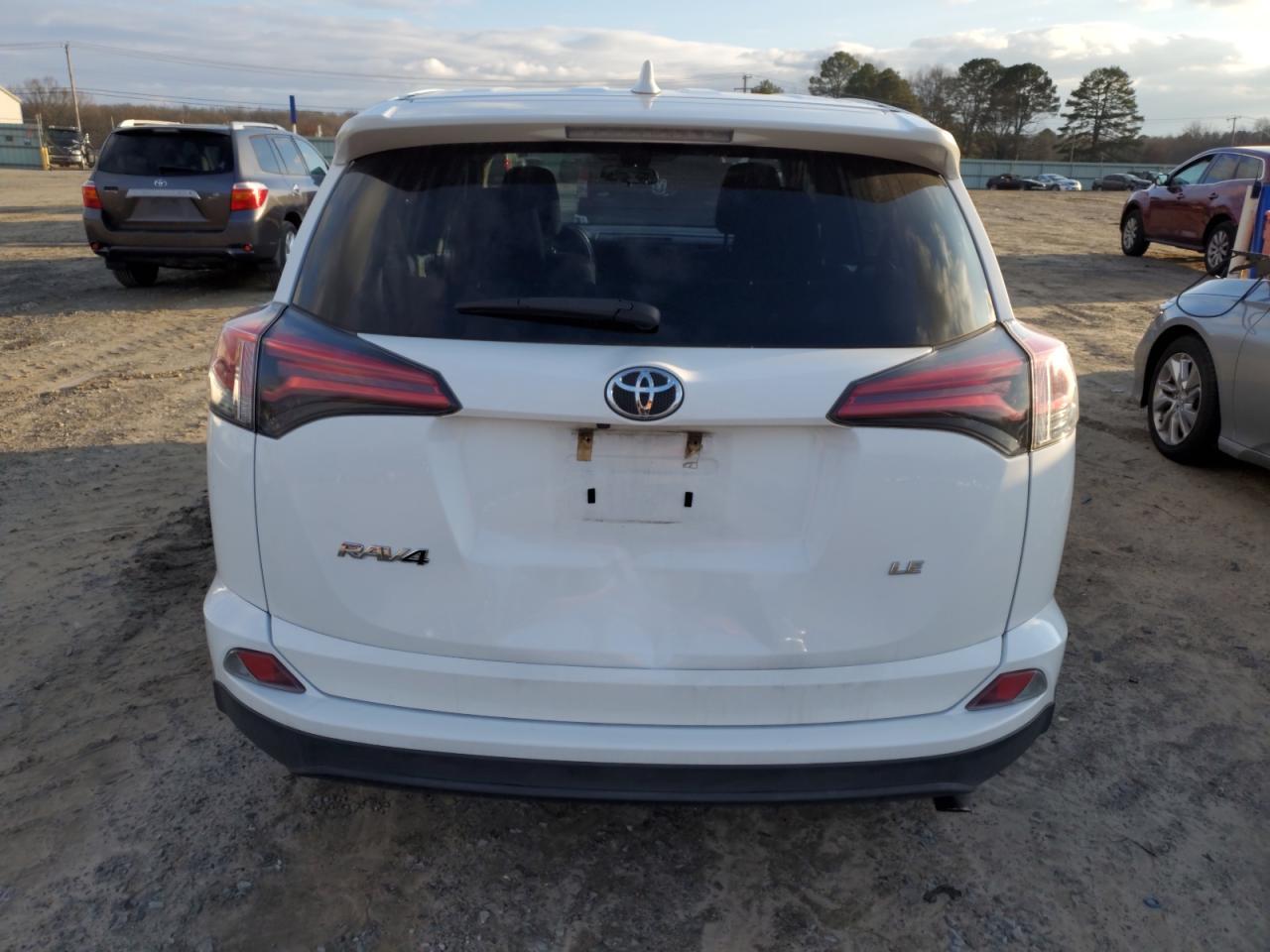 2018 TOYOTA RAV4 LE - Image 6