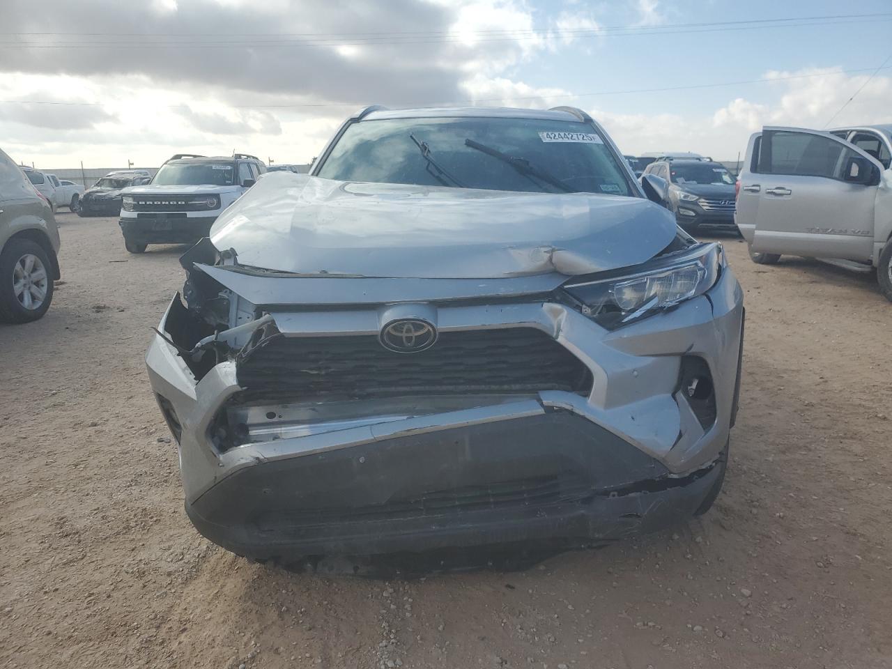2019 TOYOTA RAV4 XLE P - Фото 5