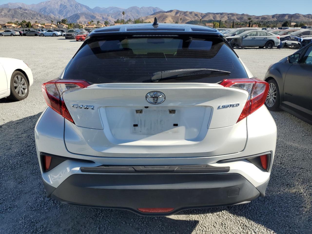 2019 TOYOTA C-HR XLE - Фото 6
