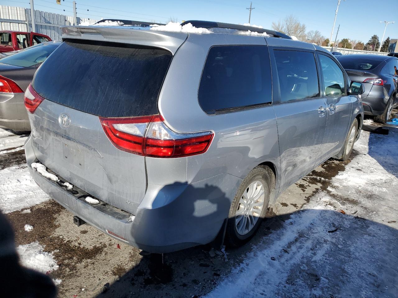 2015 TOYOTA SIENNA XLE - Фото 3