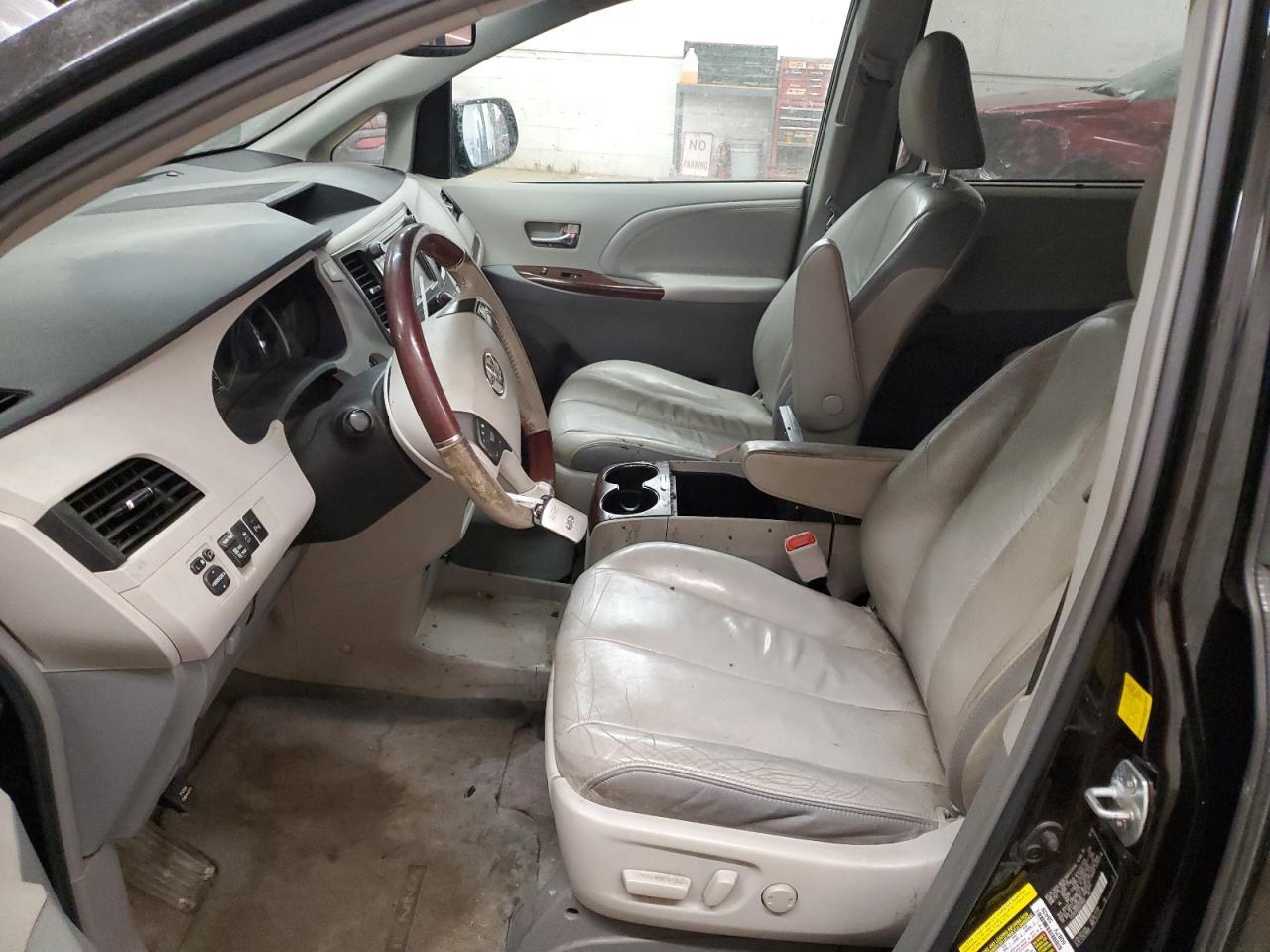 2011 TOYOTA SIENNA XLE - Фото 7