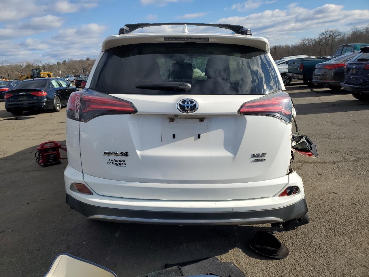 2017 TOYOTA RAV4 XLE - Image 6