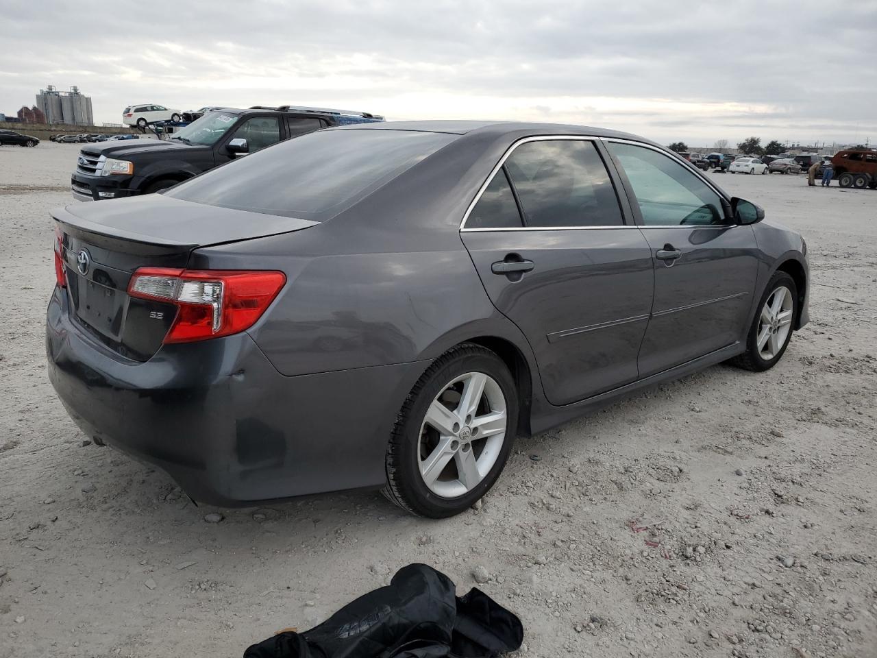 2014 TOYOTA CAMRY L - Фото 3