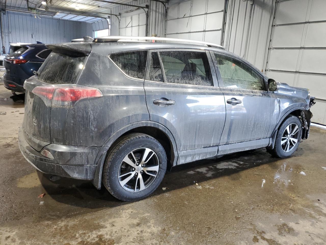 2017 TOYOTA RAV4 XLE - Image 3