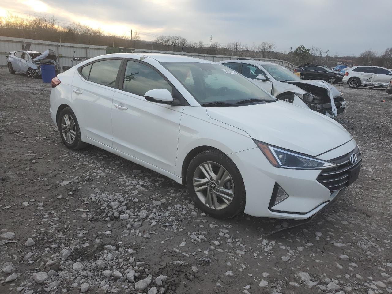 2019 HYUNDAI ELANTRA SE - Фото 4