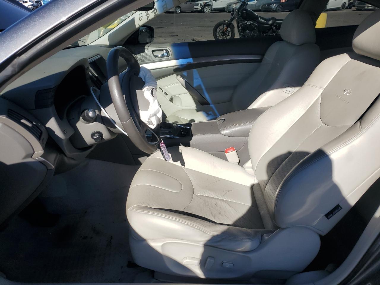 2011 INFINITI G37 - Image 7