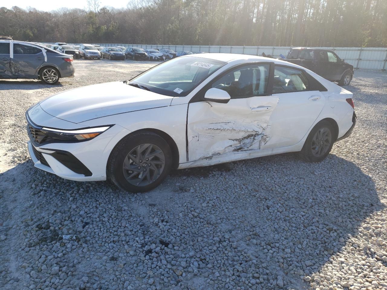 2024 HYUNDAI ELANTRA SE