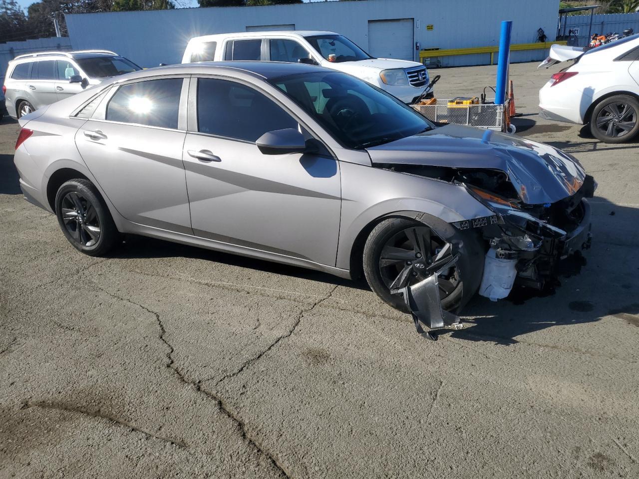 2022 HYUNDAI ELANTRA SE - Фото 4